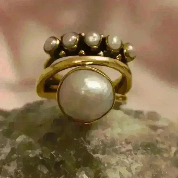 Vintage-Inspired Pearl Statement Ring - Picture 3 of 4